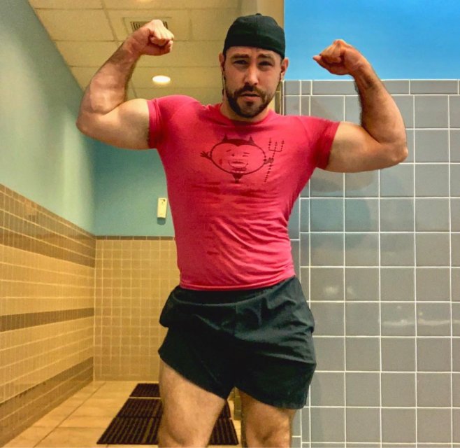 Mike , 34, Denton "GayFriendly"