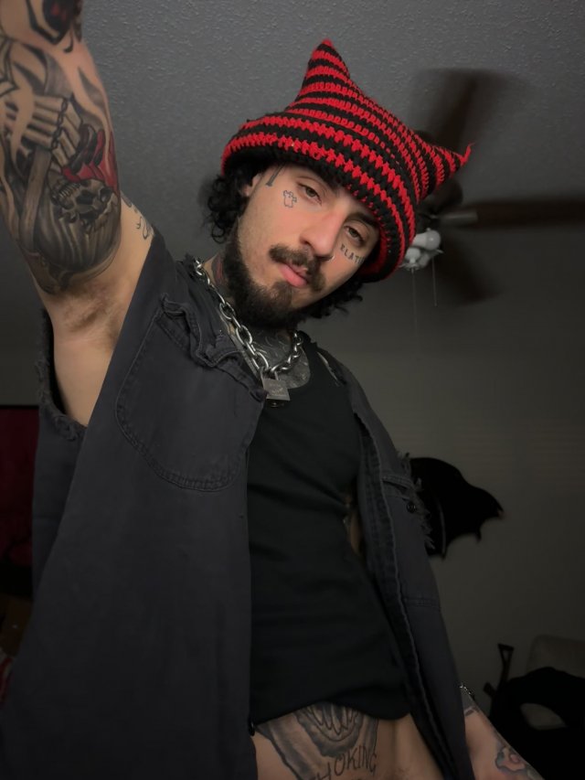 Tatted Tommy, 27, Lexington - "GayFriendly"