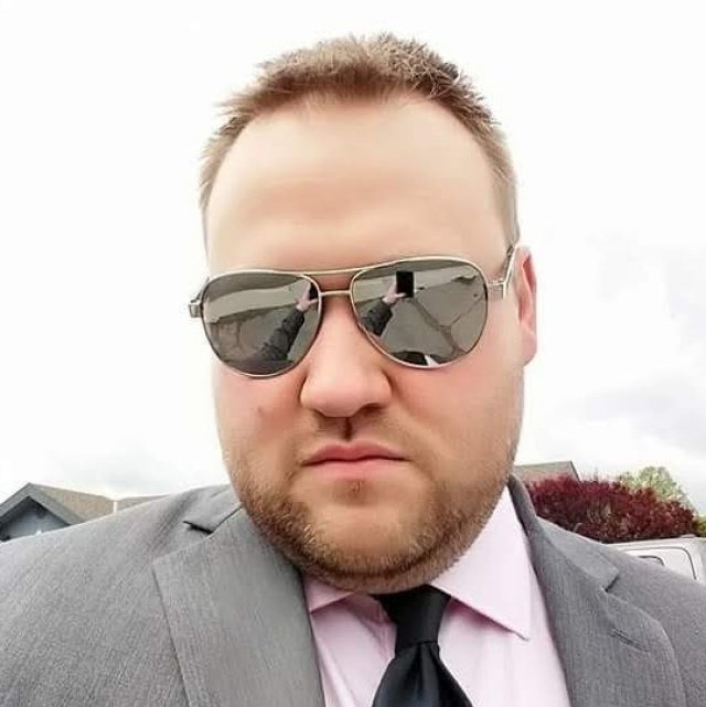 Adam, 39, Yreka "GayFriendly"